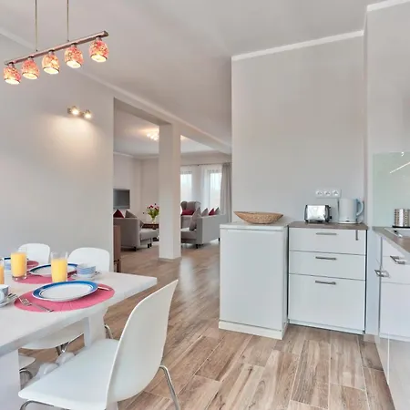 Apartment Family By Tyzenhauz